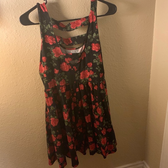 Dress - Picture 3 of 4